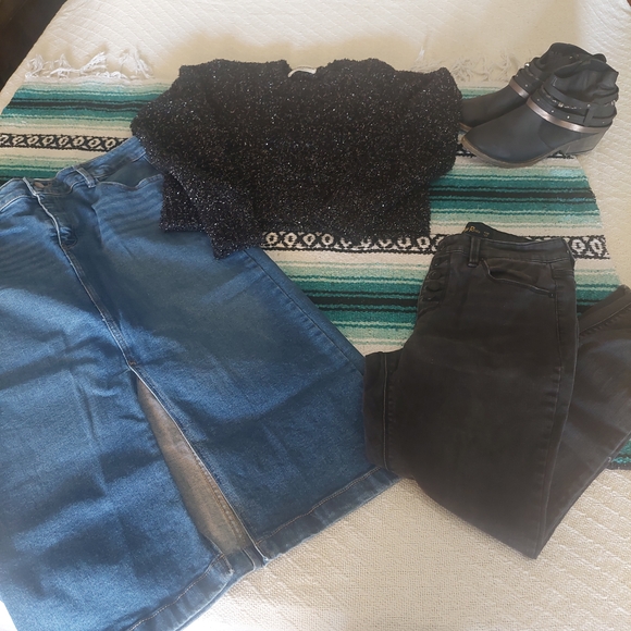 Women's Black Jeans - Picture 8 of 8